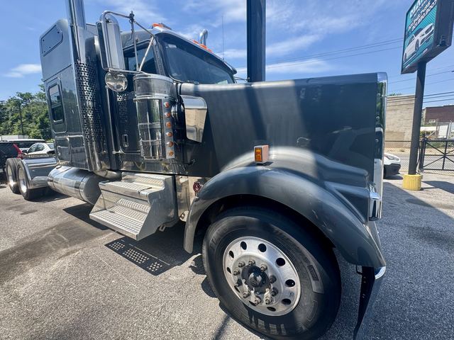 Kenworth W900