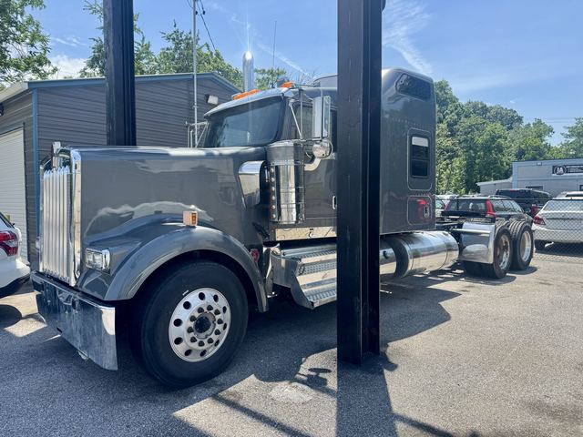 Kenworth W900
